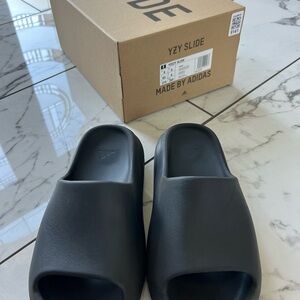 Adidas YZY Yeezy Slide Onyx Men Size 9 With Box